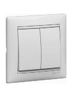 LEGRAND Valena Переключатель 2-клавишный